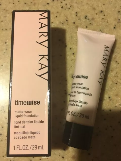 Mary Kay TimeWise Matte Wear Foundation Ivory 2 Combination to Oily 1 oz ~ NIB!