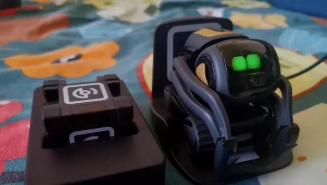 Anki Vector Smart AI Interactive Robot With Cube and Charger (Preowned)