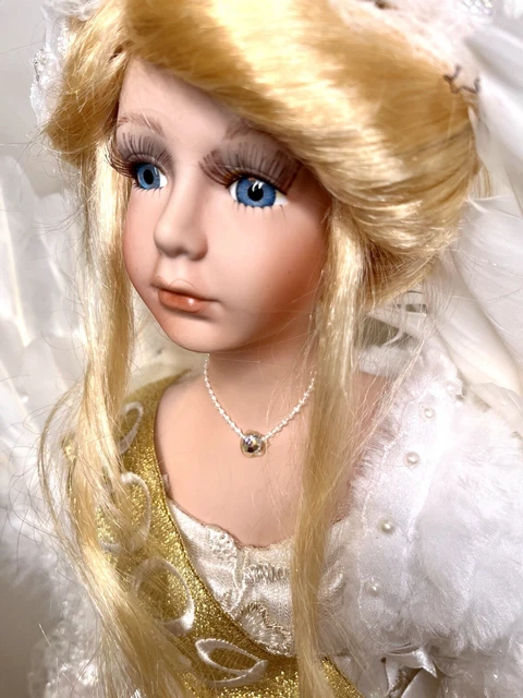 Porcelain Angel Doll  2009 #15617 New in box Heritage Signature Collection 19