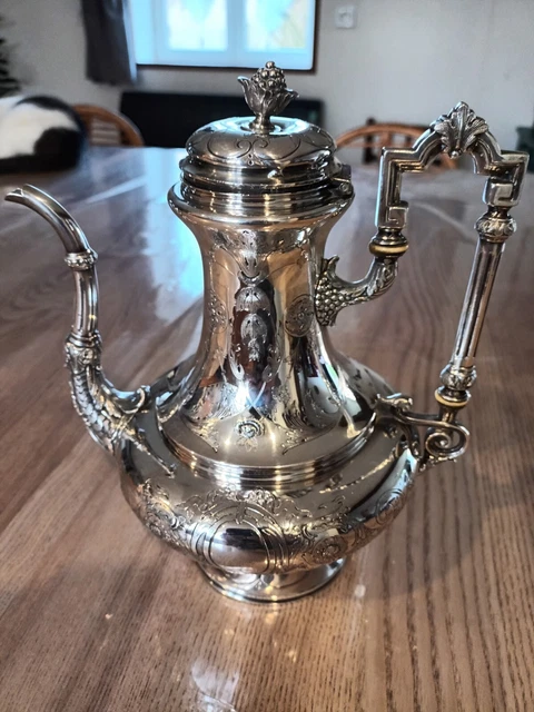 Cafetière en argent massif