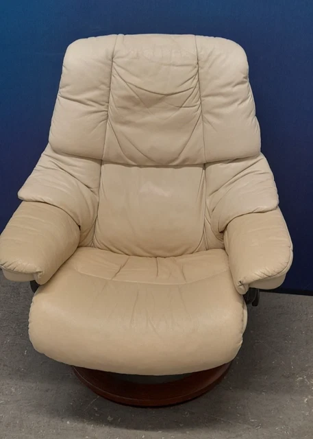 EKORNES RENO STRESSLESS Chair, MEDIUM, Cream Leather, Swivel