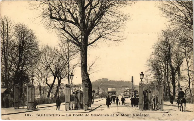 CPA Suresnes La Porte de Suresnes et le Mont Valerien (1314860)