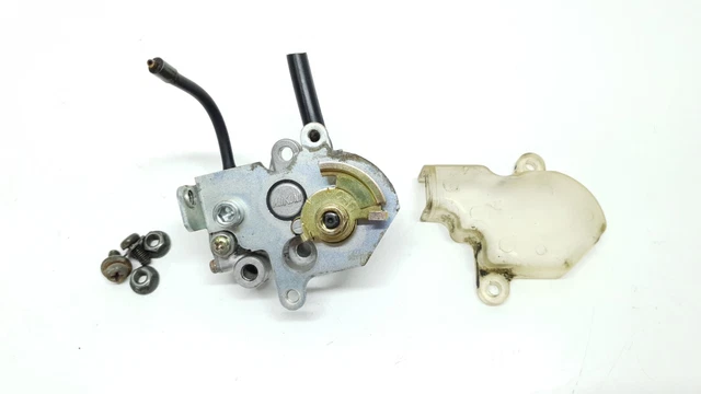 Pompe à huile Suzuki TSR 125 1994 Réf : 16100-03D01-000 Oil pump