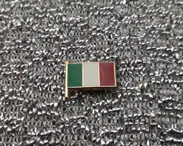 Pin's - Distintivo - Spilla Bandierina Italia rett. in metallo dorato e smaltato