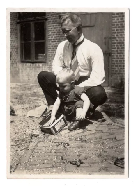 Mann mit Kind Juli 1938