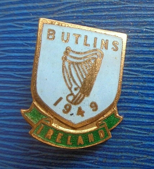 ORIGINAL BUTLIN / Butlins Badge Blackpool 1964 GREEN BLUE BLACK £25.00