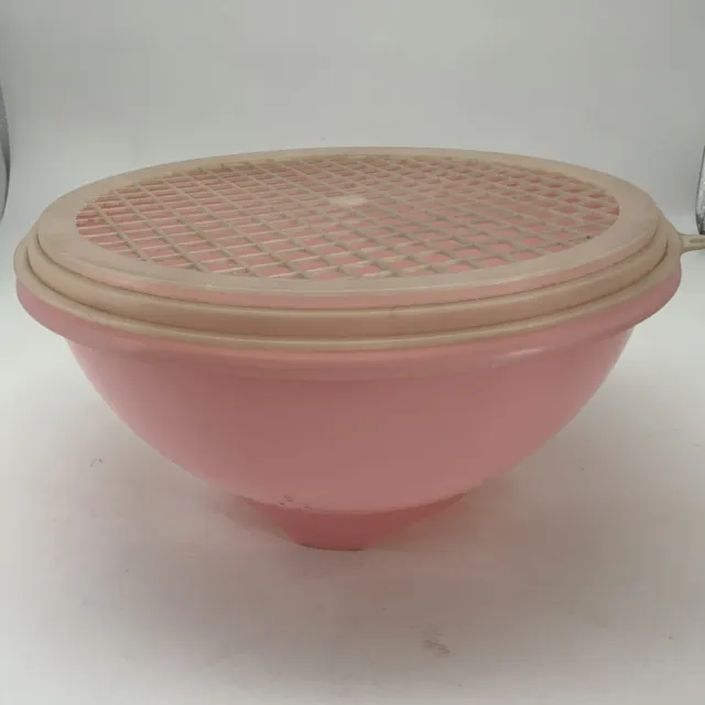 Tupperware Servalier Bowl 1323 Pink with White Starburst Lids
