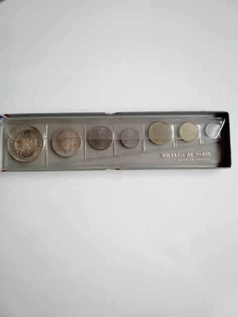 Coffret français fdc 1965 avec 7 pièces.