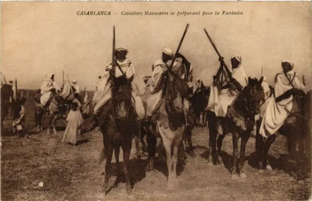 CPA AK CASABLANCA Moroccan Riders Preparing MOROCCO (689187)