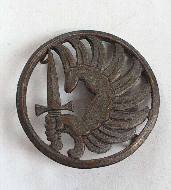Bel insigne, broche médaille de ski de l' ESF  Village des enfants  Avoriaz, Decat Paris - Collection