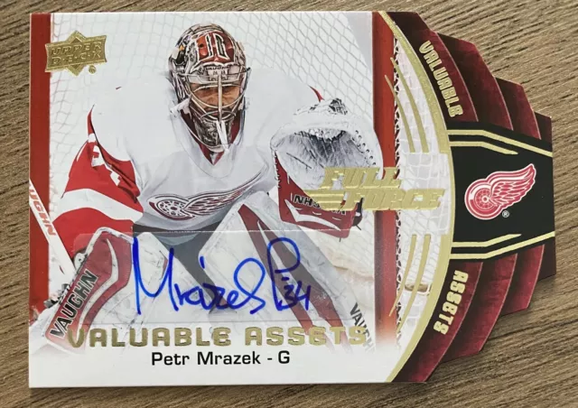 2015-16 Upper Deck Full Force Valuable Assets AUTO Die Cut #V-PM - Petr Mrazek