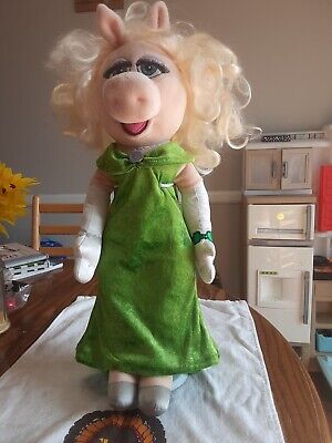 Miss Piggy 20" Green Gown Dress Plush Disney Store The Muppets Most Wanted doll