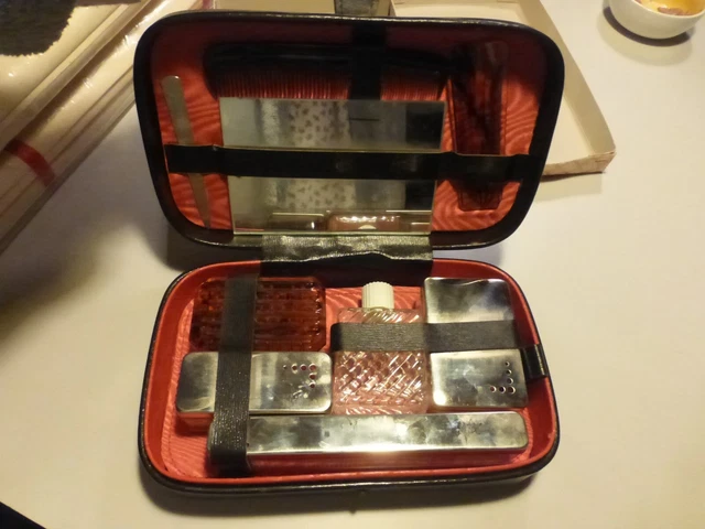 VINTAGE TROUSSE DE toilette complète jamais servi croute de