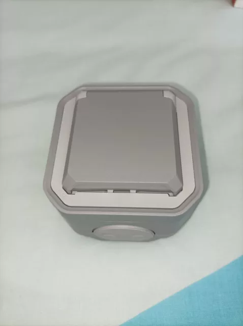 Prise de courant 2p+t étanche plexo 16a 250v ip55 ik08 complète en saillie -gris Prise de courant 2p+t étanche plexo 16a 250v ip55 ik08 complète en saillie -gris