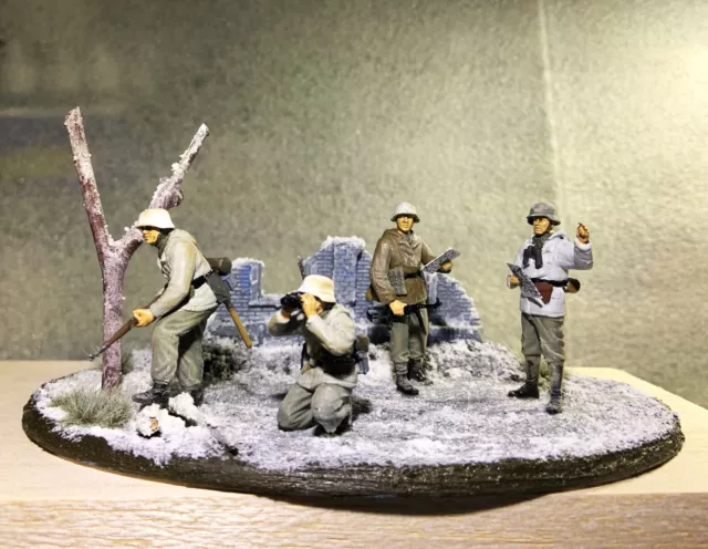 WW2 Diorama 1/35 Scale German Panzergrenadiers Winter Eastern Front