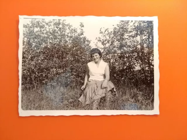 Foto alt antik Vintage schöne Frau Woman Sommer Rock Mode Natur Erotik old Photo