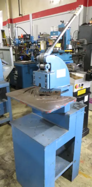 Manual 4-Ton METAL CORNER NOTCHER 6" Capacity - Metal Fabrication