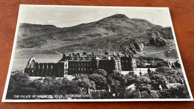 The Palace Of Holyrood House  Edinburgh Midlothian Post Card