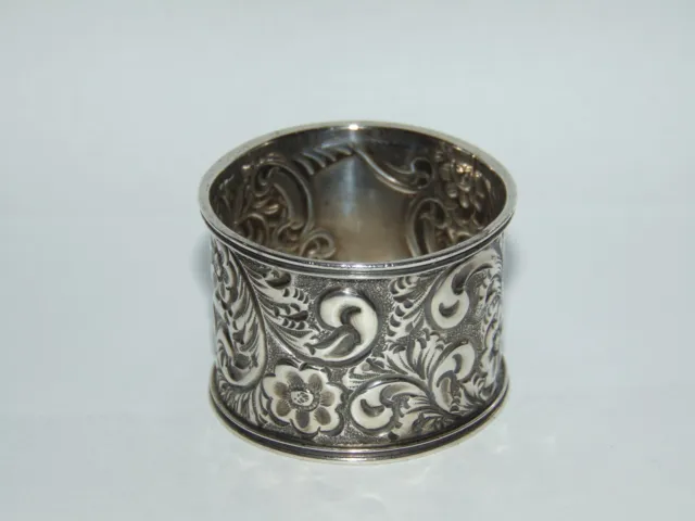 BEAUTIFUL ANTIQUE c1890 CHESTER SOLID SILVER NAPKIN RING ORNATE REPOUSSE DESIGN