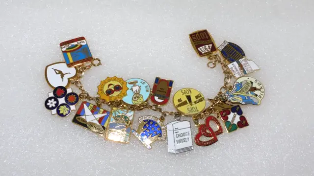 Vintage Tops Gold Tone 20 Assorted Enamel 7 1/4" Chain Charm Bracelet