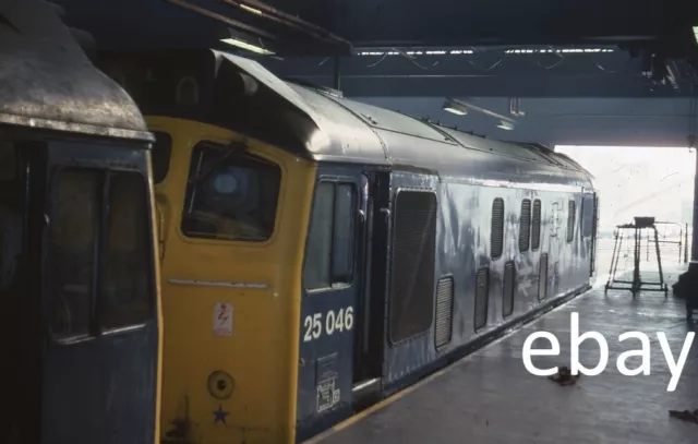 5 ORIGINAL 35mm RAILWAY SLIDES OF DIESELS INSIDE HAYMARKET SHED IN 5/79