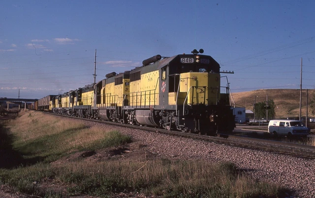 C&NW GP35  - Number - 848 + 6 w/Train - ORIG - KR - ral561