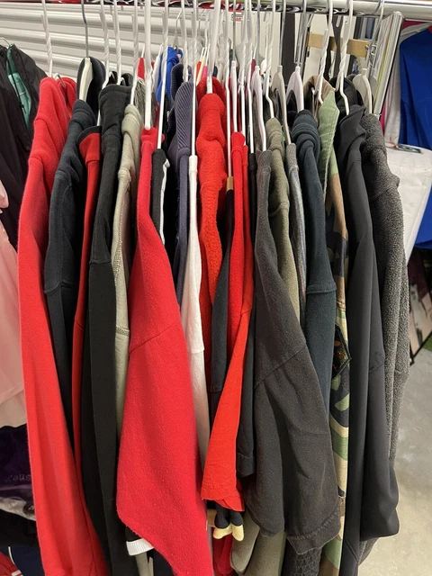 Reseller Clothing Lot Men & Women 21 Items : Nike, Guess, Ferrari, Polo vintage