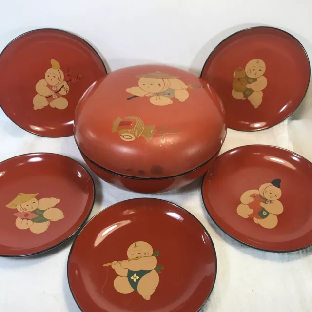 set of 5 Vintage Asian Laquered plates in Laquered box. Lacquerware