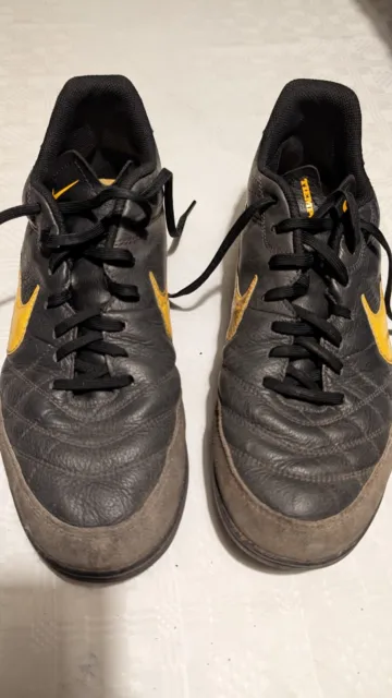 Nike Tiempo Fußballschuhe Kunstrasen 45,5 schwarz gelb, Zustand OK