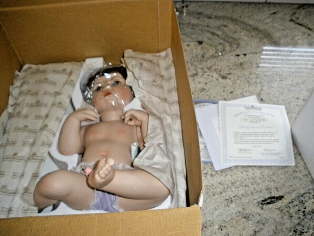 Ashton-Drake 1995 Pretty as a Picture Doll Porcelain Baby with COA