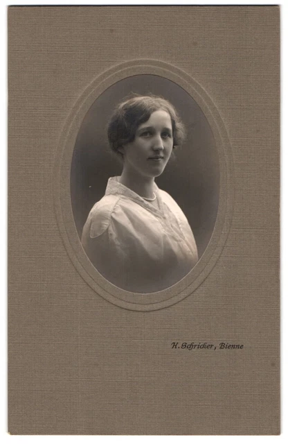 Fotografie H. Schricker, Bienne, Junge Dame mit moderner Frisur