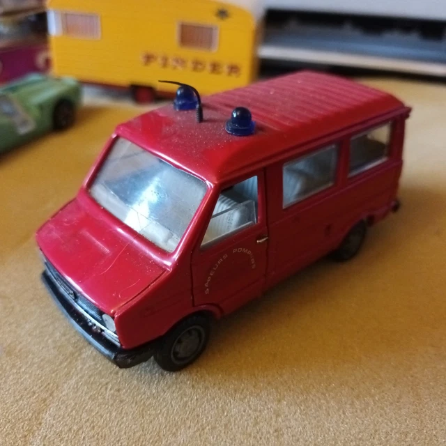 OLD CARS Sb 1/43 - Unic Iveco Turbo Daily Feuerwehr V.A.R