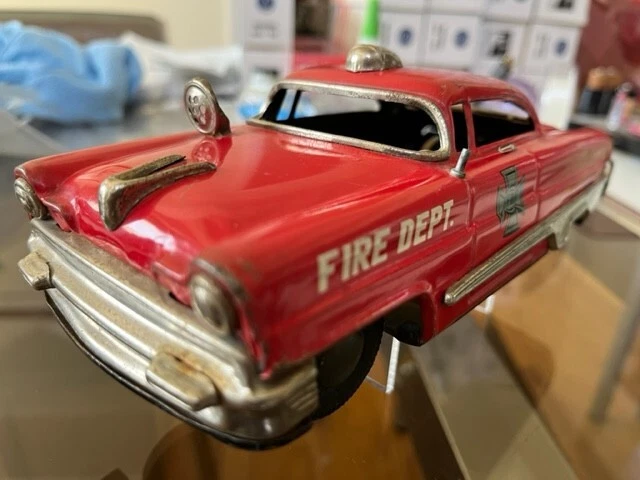 1950S TIN FRICTION LINCOLN FIRE CHIEF CAR TM MODERN TOYS JAPAN 8'' $72.