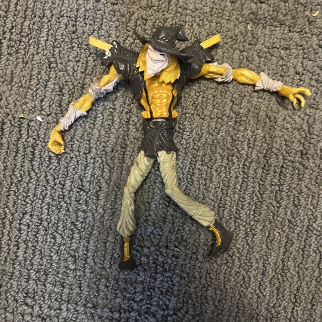 Kenner DC BATMAN LEGENDS OF DARK KNIGHT TWISTER STRIKE SCARECROW Action Figure