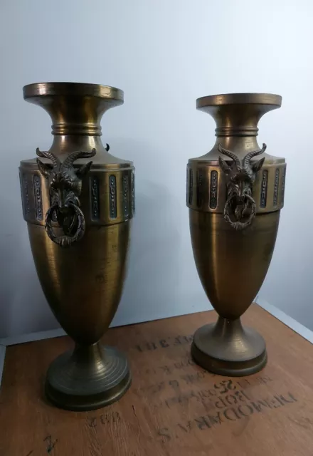 Très Belle Paire de Vase avec Décor  à tete de Bélier Bouc XIX Laiton