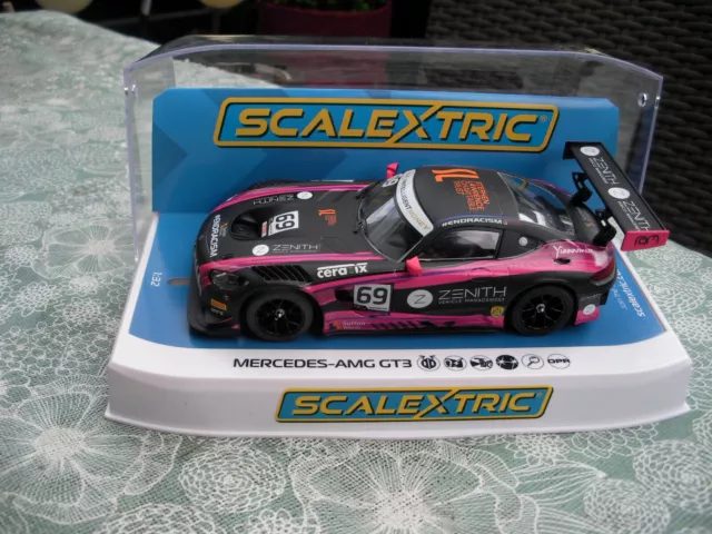 Scalextric  C4242  Mercedes-AMG GT3  #69  British GT 2020