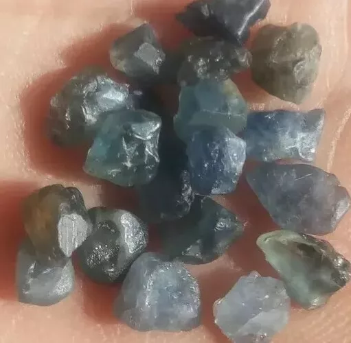 3 Zaffiri naturali grezzi 1 carato. 3 Natural Sapphires 1 cts