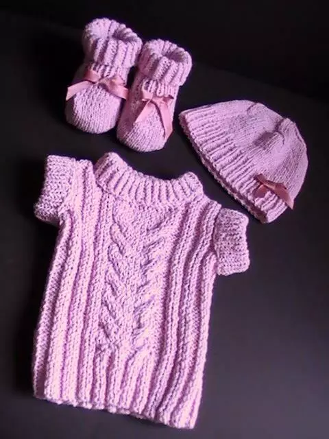 Ensemble tricoté pour bébé en acrylique rose