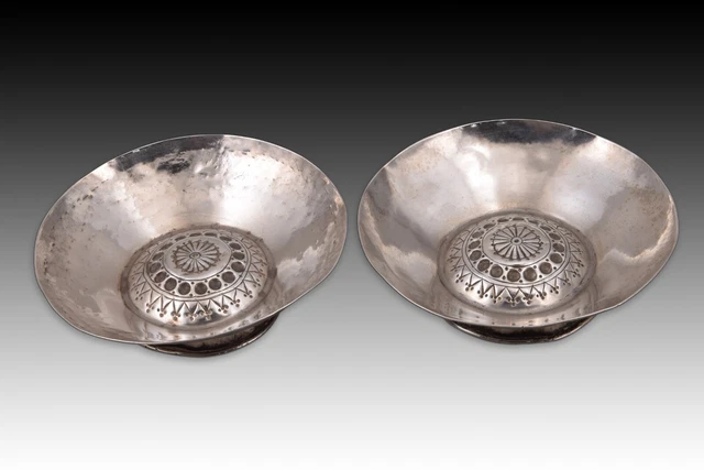 Silver drinking cups set. Spain, 17th century