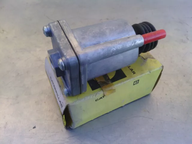 Caterpillar cylinder 6J8750 suit 633C Wheel tractor Scraper new old stock item.
