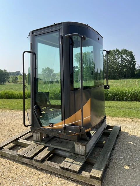 521E , 621E or 721E  Case Wheel Loader Cab  P/N 87732452  Good Condition 