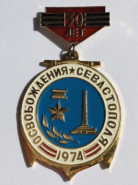 Distintivo di veterano sovietico per il 30° anniversario della Liberazione...