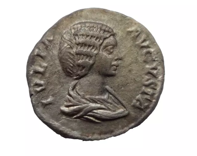 Julia Domna. Augusta, AD 193-217. AR Denarius. 2.33g / 17 mm 201