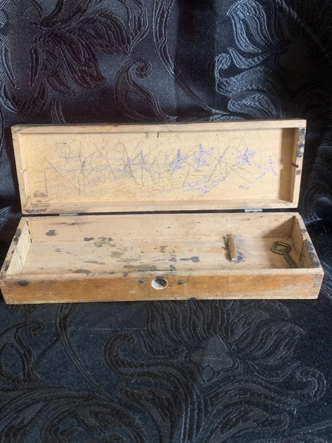 Vintage Primitive Hand-carved Wood Pencil Case Box Folk Art Dovetail Wainscoting
