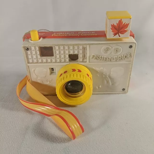 Vintage 1967 Fisher Price Picture Story Viewer Camera Toy 784 FP 8 color Scenes