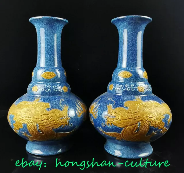 Une paire de vieux pots dragons en porcelaine céladon de Qianlong