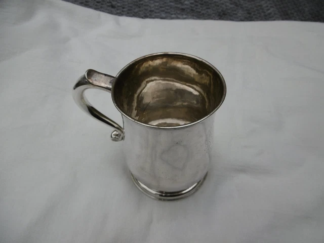 1731 bella tazza argento George Georgiano 11 pinte, grande stemma armoriale periodo 270 g