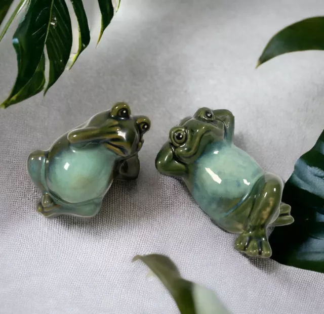 Vintage Laying Down Frogs Sculpture Figurine Porcelain Set of 2 Green