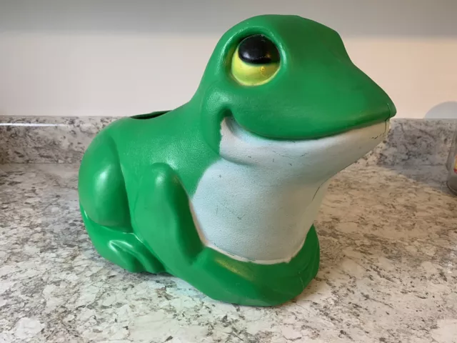 Vintage Bright Green FROG Garden / Patio Planter Blow Mold Plastic Lg 11x 14x11