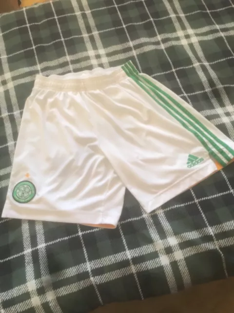 celtic home shorts medium mens